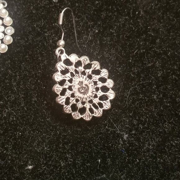 Vintage Premier Designs Pearl and Rhinestone Pendant, Earing and Bracelet Set - Picture 8 of 12